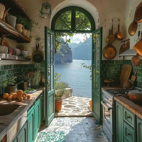 The Italian old style cuisine combines with the view, the atmosphere. Old Italian Homes Interiors, Old Italian Kitchen Aesthetic, Traditional Italian Decor, Italian Colonial House, Italian Dream House, Home Italian Style, Old Italian Interior Design, Italian Houses Interior Design, Italian Style House Interiors