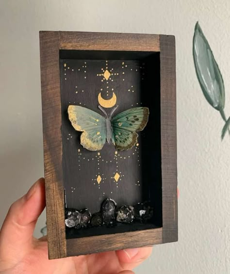 Bug Pinning, Oddities Decor, Shadow Box Art, Witchy Crafts, Dark Home Decor, Butterfly Crafts, Mirror Painting, Arte Sketchbook, Butterfly Art