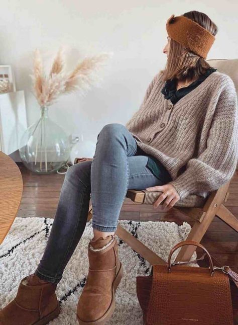 Ankle Boot Uggs Outfit, Chelsea Ugg Boots, Women Ugg Boots Outfit, Ugh Boots Outfit 2022, Uggs 2022 Outfit, Botas Ugg Outfit 2022, Style Short Ugg Boots, Ultra Mini Uggs Outfit Winter, Women Uggs Outfit