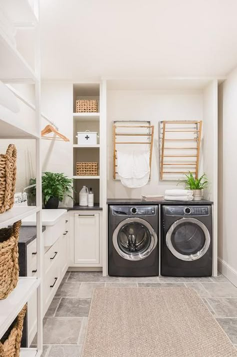 20 Laundry Room Decor Ideas You'll Love - Decoholic Transitional Laundry Room, Dream Laundry Room, Mudroom Laundry Room, Laundry Room Layouts, Laundry Room Renovation, Laundry Design, Modern Laundry Rooms, Drying Rack Laundry, Laundry Room Remodel