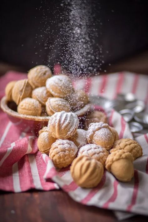 Oreshki or Walnut Shaped Cookies are traditional Russian cookies and are made with a shortbread cookie and delicious dulce de leche buttercream. I am here to share all my secrets to perfect oreshki. Walnut Shaped Cookies, Russian Cookies, Walnut Cookies, Ukrainian Recipes, Shaped Cookies, Filled Cookies, Russian Food, Italian Cookies, Russian Recipes