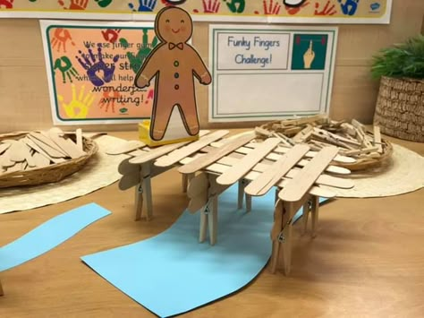 From EYFS - Relevant & Realistic Traditional Tales topic funky fingers enhancement for ‘The Gingerbread Man’ These wooden lollysticks and pegs for bridge building. We simply printed gingerbread men pictures and attached to a Duplo block for the characters. We provided rivers (blue card) of different widths for an easier or more difficult challenge. Please click ‘share’ to spread this simple yet effective activity idea around! Gingerbread Story Activities, Gingerbread Man Preschool, Gingerbread Story, Gingerbread Man Story, Fairy Tales Preschool, Fairy Tale Activities, Gingerbread Man Activities, Kindergarten Stem, Finger Gym