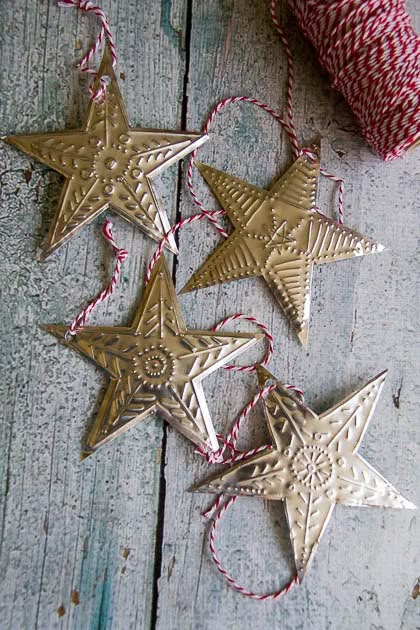 Feuille Aluminium Art, Tin Foil Art, Soda Can Crafts, Aluminum Foil Art, Diy Star, Tin Ornaments, Aluminum Can Crafts, Aluminum Crafts, Metal Embossing