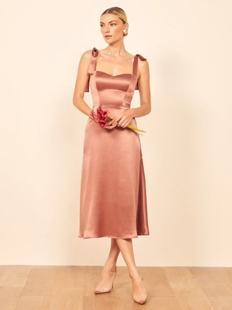 Ugly Bridesmaid Dresses, Dresses To Wear To A Wedding, Guest Outfit, Looks Style, Outfit Casual, Fancy Dresses, Guest Dresses, Dream Dress, Satin Dresses