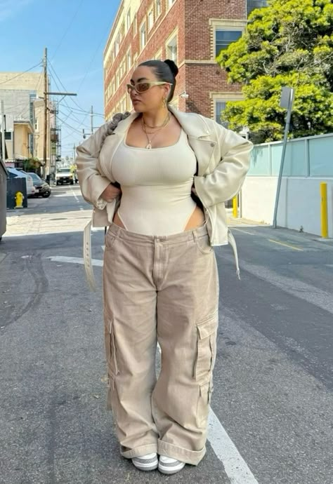 Plus Size Summer Outfits Streetwear, Streetwear Fashion Women Curvy, Streetwear Fashion Women Midsize, Streetwear Outfit Plus Size, Streetware Outfits Woman, Midsize Street Wear, Plus Size Outfits Streetwear, Baddie Plus Size Outfits Summer, Streetwear Plus Size Women