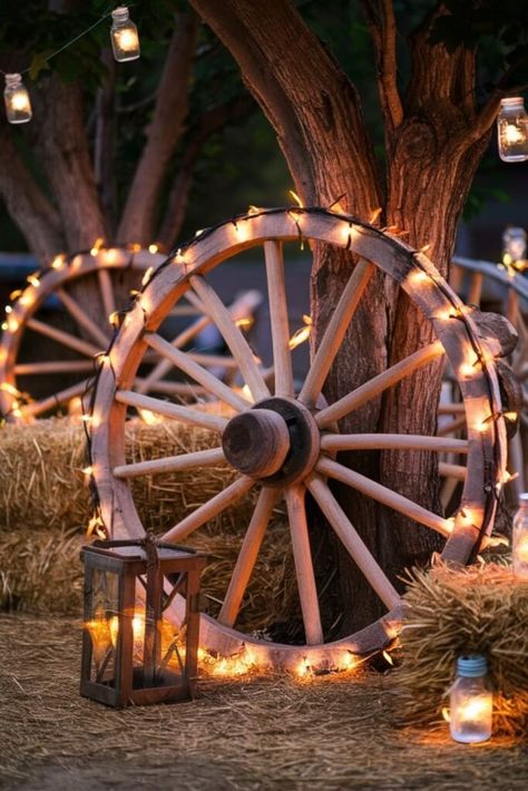 23 DIY Western Party Decorations [Within Minutes] – craftydiyers.com Country Party Decorations Western Theme, Country Western Christmas Decor, Western Birthday Decor, Western Decorations Party, Western Wedding Decor Ideas, Country Western Party Decorations, Cowboy Decorations Western Theme, Western Dinner Party, Western Centerpiece Ideas