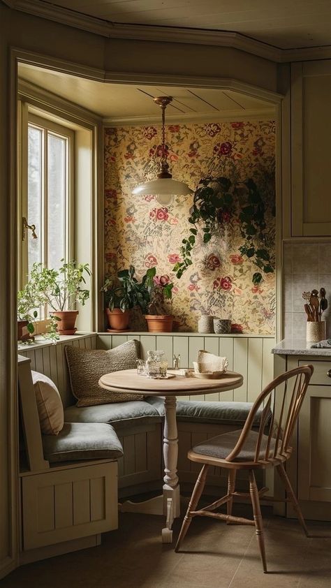 Cozy Breakfast Nook, Casa Vintage, Style Deco, Cozy Kitchen, Dining Nook, Dream House Interior, Home Alone, Dream House Decor, Cottage Homes