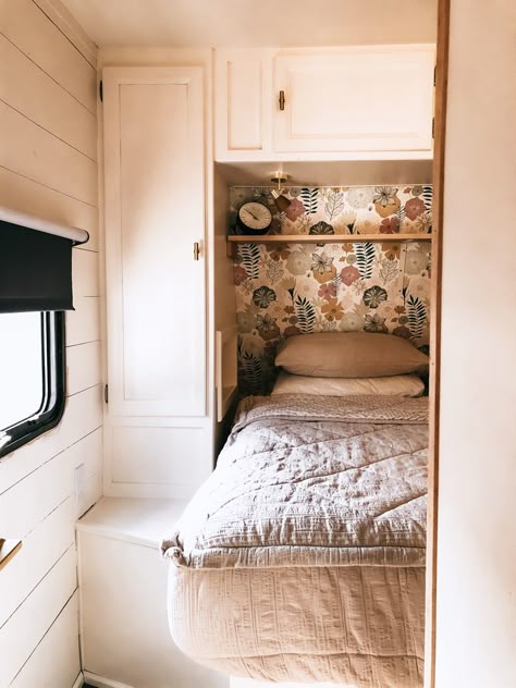 Rv Inspiration Rv Makeover, Boho Small Rv Interior, Small Camper Bedroom Remodel, Boho Chic Camper Interior, Cozy Camper Ideas, Camper Wallpaper Ideas, Wallpaper In Rv, Rv Kids Room, Camper Bedroom Remodel