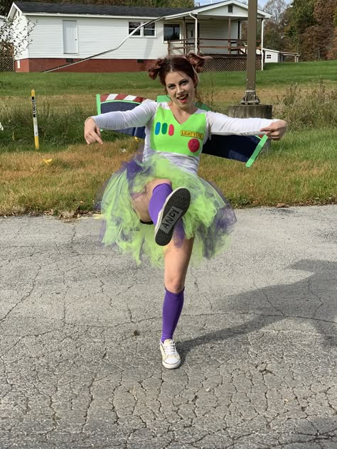 Easy Buzz Lightyear Costume, Buzz Light Year Diy Costume, Buzzlighter Costume, Buzzlight Year Halloween Costumes Women, Buzz Lightyear Womens Costume, Buzz Halloween Costume Women, Buzzlight Year Costume Woman, Cute Buzz Lightyear Costume, Buz Lighter Costume