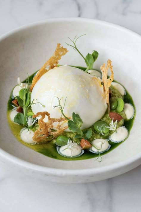 Gourmet Dishes Plating, Fine Dining Spring Recipes, Burrata Fine Dining, Spring Dishes Fine Dining, Vegetarian Recipes Fine Dining, Healthy Fine Dining Recipes, Burrata Salad Fine Dining, Spring Fine Dining, Burrata Starter