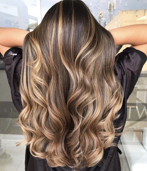 Honey Caramel Hair Highlights, Highlights Brown Hair Blonde Honey Caramel, Honey Bronde Balayage Brunettes, Honey Caramel Balayage, Baylage Hair, Long Hair Highlights, Black Hair Balayage, Highlights Balayage, Brown Hair Looks