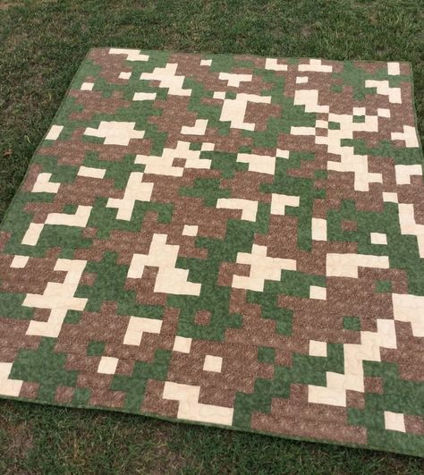 Camouflage Quilt Digital Camo Modern Lap Quilt Hunting | Etsy Easy Beginner Quilt, Digital Camo Pattern, Family Quilt, Camo Quilt, Homemade Blankets, Beginner Quilt, Homemade Quilts, Quilt Modernen, Rainbow Quilt