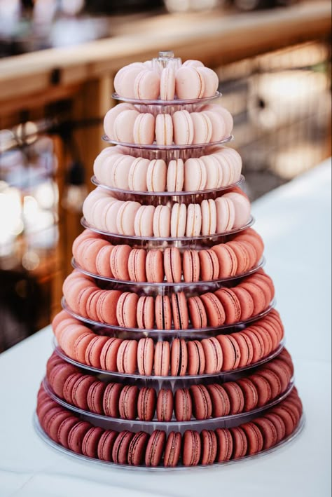 Macaron Wedding Cake Tower, Burgundy Macarons Wedding, Macaroon Setup, Macaroons Tower Wedding, Macaroon Bar Wedding, Dusty Rose Macarons, Dessert Table Macarons, Macaron Wedding Tower, Macaron Cake Wedding