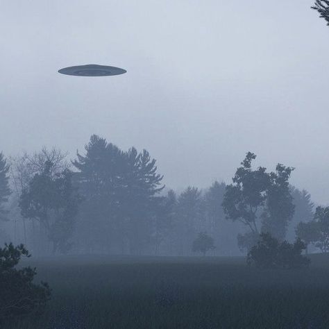 Alien Photos, Ufo Art, England Aesthetic, Unidentified Flying Object, Alien Aesthetic, Flying Saucers, Aliens Movie, Alien Invasion, Aliens And Ufos