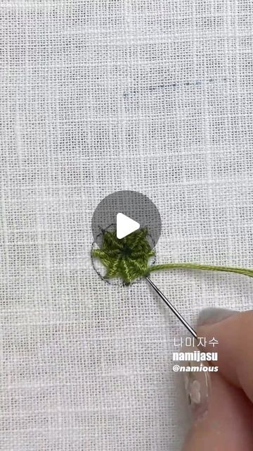 Scrap Embroidery, Spiderweb Stitch, Spiderweb Embroidery, Hand Embroidery Projects, Needle Embroidery, Needle Crafts, 자수 디자인, Embroidery Techniques, Embroidery Projects