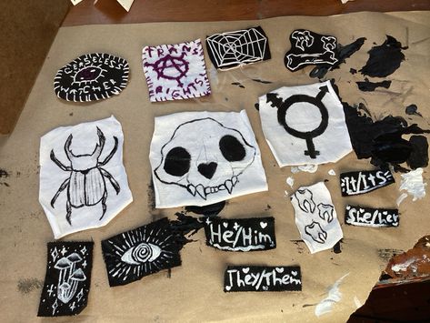 Patch For Jacket, Patches For Pants, Patch Pants Punk Ideas, Ideas For Patches, Patch Inspo Punk, Patch On Clothes, Where To Put Patches, Backpack Patches Ideas, Hand Made Patches