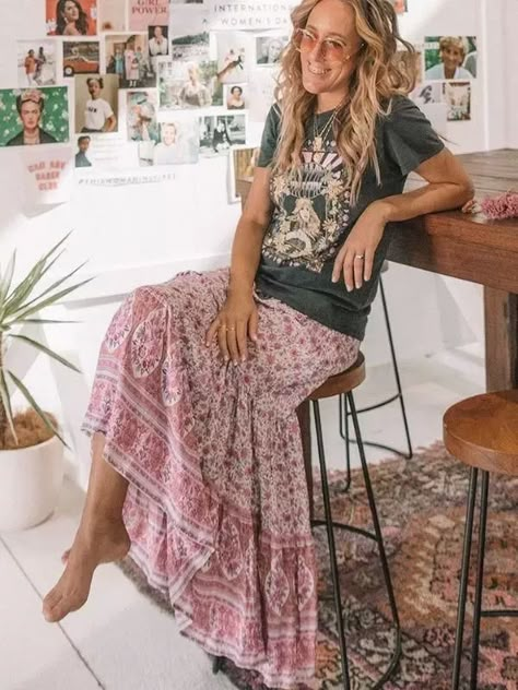 Looks Hippie, Pairing Ideas, Bohemian Maxi Skirt, Stile Boho Chic, Maxi Skirt Style, Mode Hippie, Maxi Skirt Outfits, Boho Style Outfits, Estilo Hippie