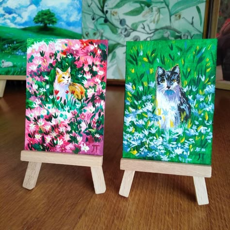 Acrylic Painting Ideas Cat, Tiny Cat Painting, Tiny Wall Art, Cute Cats Painting, Cat Mini Painting, Mini Canvas Art Cat, Cat Flower Painting, Mini Cat Painting, Acrylic Cute Painting