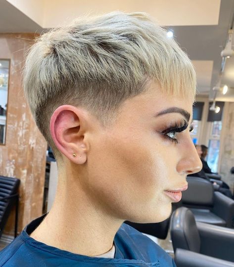 Shaved Side Haircut, Shaved Pixie Cut, Side Haircut, Shaved Bob, Shaved Pixie, Low Fade Haircut, Shaved Hair Designs, Taper Fade Haircut, Hair To One Side