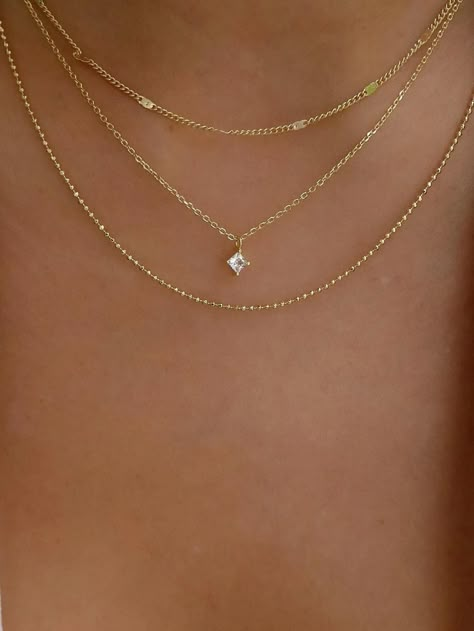 Formal Layered Necklaces, Layered Necklaces Women, Gold Jewellery Aesthetic Necklaces, Julery Necklaces, Prom Jewellery Gold, Good Necklace Layering, Jewlrey Aesthic Necklace, Good Necklace Jewellery, Women’s Jewelry