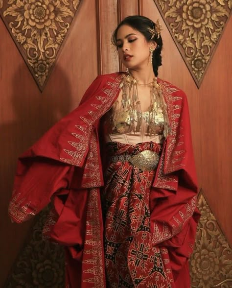 Indonesian Fashion Traditional, Exotic Dramatic Style, Exotic Dramatic, Filipino Fashion, Fashion Illustration Vintage, Batik Design, Modern Outfits, Costumes For Women, Traditional Dresses