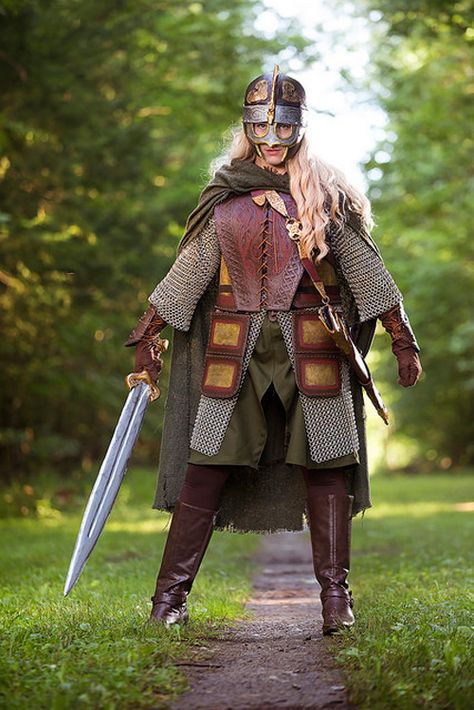 Eowyn Battle Costume, Eowyn Costume, Eowyn Cosplay, Lord Of The Rings Cosplay, Eowyn And Faramir, Character Practice, Dream Cosplay, Lotr Costume, Character Clothes