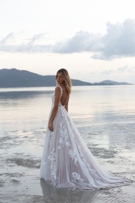 JOEY - Madi Lane Bridal Beachy Wedding Dress, Madi Lane, Dream Beach Wedding, Beachy Wedding, Wedding Dress Flowy, Pretty Wedding Dresses, Cute Wedding Dress, Dream Wedding Ideas Dresses, A Wedding Dress