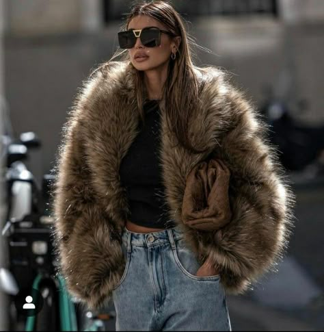 Oversized Overcoat, Winter Mode Outfits, Fluffy Coat, Paris Mode, Mob Wife, Coat Outfit, Camel Coat, Mode Inspo, Winter Fits