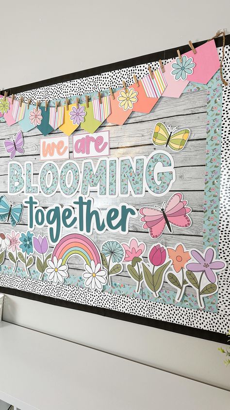 Instagram Preschool Theme Room Ideas, Kindness Theme Classroom, Board Themes Ideas, Grade 5 Classroom Decoration, Elementary Classroom Board Ideas, Inspirational Bulletin Boards Elementary, Classroom Decor For 3rd Grade, Elementary Back To School Bulletin Board, Cute Pre K Classroom Themes