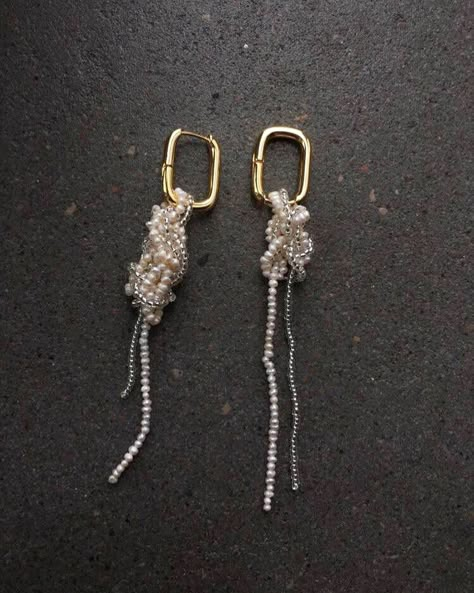 Cool Beaded Earrings, Handmade Earing Design, Beads Ideas Crafts, Teardrop Beaded Earrings, Beaded Jewellery Ideas, Gemstone Earrings Handmade, Beaded Accessories Ideas, Diy Bead Earrings, Cloth Earrings