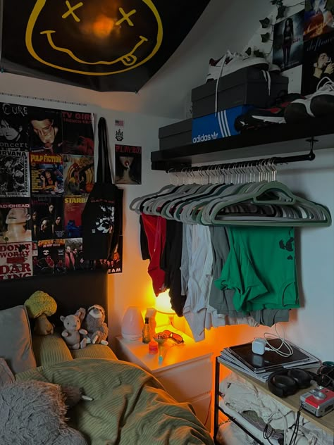 room inspo, posters, band posters, downtown room, lights, plants Guys Room Ideas Aesthetic, Room Decor Ideas Goth, Cool Shelves Bedroom, Skater Dorm Room, Cool Guy Rooms, Guys Aesthetic Room, Street Wear Room Aesthetic, Masc Room Aesthetic, Asthetic Room Ideas For Teen Boys