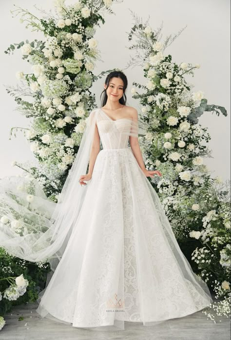 Bridal Dresses Korean Style, Korean Wedding Dress With Veil, Simple Bridal Gown Classy, Korean Style Wedding Dress, Korean Bridal Dress, Bride Dress Korean, Korean Wedding Dress Elegant, Wedding Gown For Petite Bride, Korean Wedding Dress Gowns