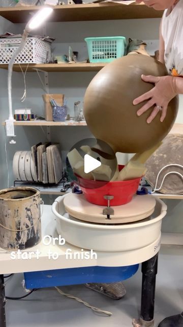 Big Pottery Ideas, Big Ceramic Vase, Pottery Throwing Ideas, Modern Ceramics Design, Bowl Sculpture, Big Vases, Pottery Projects, Pottery Videos, Functional Pottery