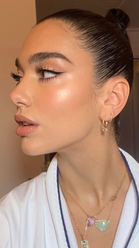 Slicked Back Hairstyles, No Make Up Make Up Look, Autumn Makeup, Maquillage On Fleek, Slicked Back Hair, Makeup Goals, Natural Makeup Looks, Dua Lipa, Makeup Eyeliner