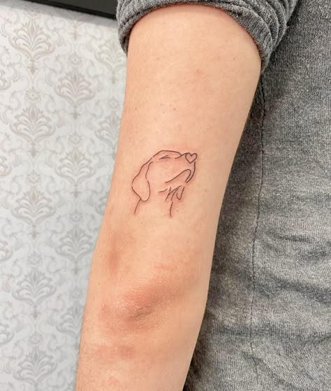 Favor Tattoo Ideas, Side Profile Dog Tattoo, Fineline Tattoo Minimalist Dog, Dog Tattoo Inspiration, Pet Initial Tattoo, Dog Aesthetic Tattoo, Dog Inspo Tattoo, Dog Tattoos Minimalist, Aesthetic Dog Tattoo Ideas