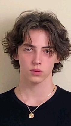 Cute Brunette Guys Middle Part, Long Teen Boy Hair, White Boy Hair, Tiktok Boy Haircut, Hair Styles For Teen Boys, Teen Boy Long Hair, White Boy Haircut, Middle Part Long Hair, Brunette Boys