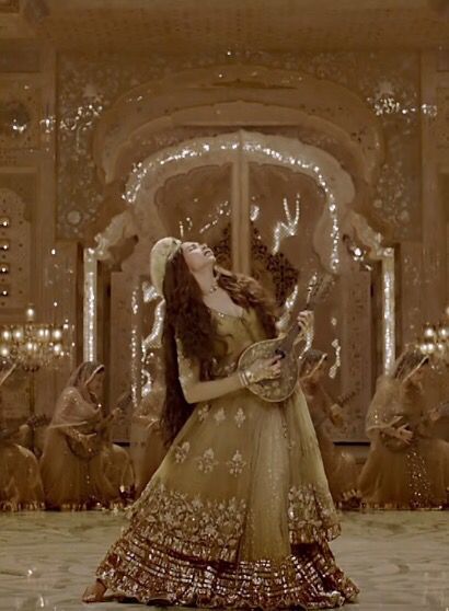 Deewani Mastani Dress, Mastani Deepika Padukone, Mastani Dress, Bajirao Mastani, Bollywood Outfits, Vintage Bollywood, Deepika Padukone, Pakistani Fashion, Bollywood Fashion