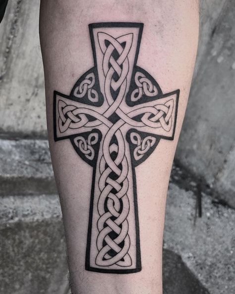 Celtic Cross Tattoo | Tattoo Ideas and Inspiration | cody.tattoo Irish Cross Tattoo, Celtic Cross Tattoo For Men, Belly Tattoos For Women, Celtic Band Tattoo, Celtic Tattoo Ideas, Celtic Cross Tattoo, Celtic Tattoo Symbols, Mandala Skull, Celtic Tattoos For Men