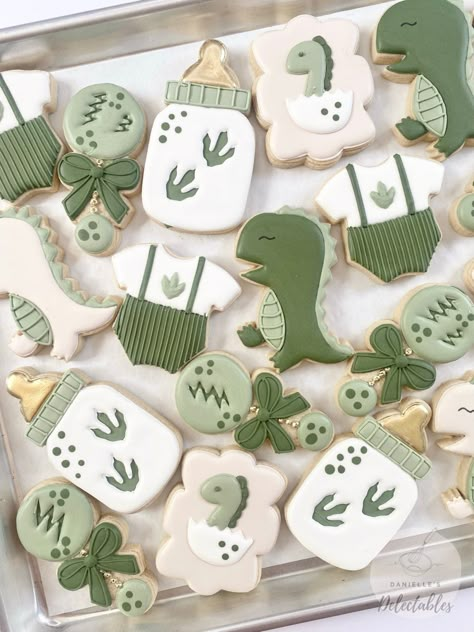 Dinosaur Baby Shower Cookies, Dinosaur Baby Shower Theme, Boy Shower Themes, Dragon Baby Shower, Dino Theme, Baby Boy Themes, Dinosaur Cookies, Baby Shower Theme Decorations, Green Baby Shower