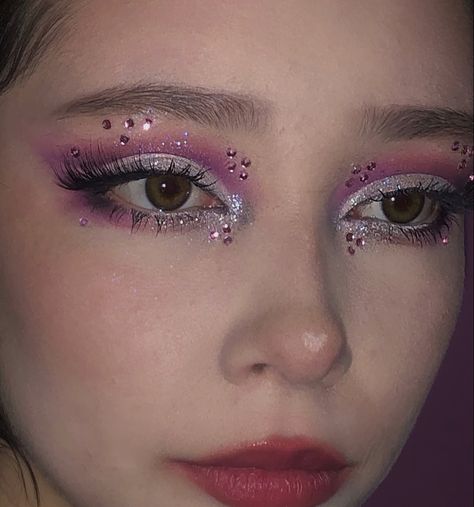 Glitter Makeup With Gems, Makeup Ideas Princess, Colorful Glitter Makeup, Jem Makeup Looks, Fairy Makeup Simple, Princess Makeup Aesthetic, Melanie Martinez Makeup Looks, Pink And Silver Makeup, Angelic Makeup Aesthetic