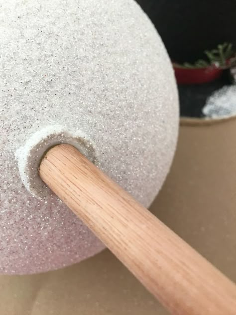 This is so darn cute! Diy Faux Snowman, How To Make A Large Fake Snowman, Diy Spray Foam Snowman, Snowman Mouth Ideas, Concrete Snowman Diy, Outside Snowman Ideas, Snowman Diy Outdoor, Big Snowman Diy, Diy Indoor Snowman