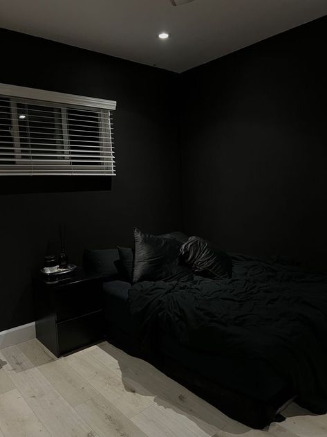 Men Black Room Ideas, Men Black Bedroom Ideas, Black Room Design Bedroom Ideas, Small Black Room Aesthetic, Black Wall Aesthetic Bedroom, Sleek Black Bedroom, Black Bedroom Small Room, All Black Bedroom Aesthetic, Black Walls Aesthetic