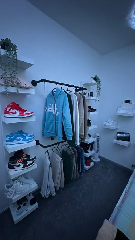 Sneakerhead Bedroom Aesthetic, Sneaker Head Room Ideas Aesthetic, Street Wear Room Ideas, Streetwear Bedroom, Hype Beast Room Decor, Streetwear Room, Hype Beast Bedroom, Mens Room Decor, Sneakerhead Room