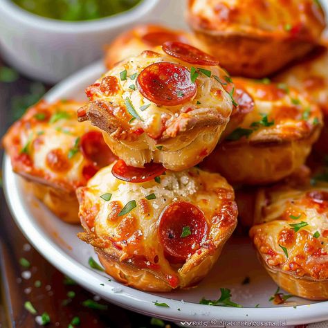 Easy Cheesy Pepperoni Pizza Puffs Pepperoni Appetizers, French Toast Bites Recipe, Pepperoni Pizza Puffs, Pepperoni Bites, Pizza Puffs, Pepperoni Recipes, Pizza Roll Recipe, Leftover Pizza, Pizza Bites