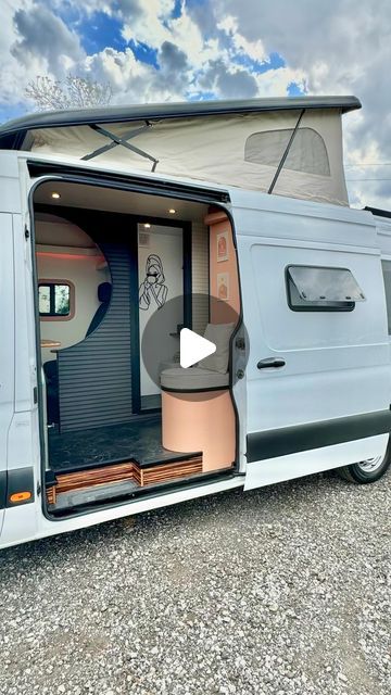 Van Life Builds on Instagram: "🧡MEET GLORIA 🚐 our NEW, fun, modern-retro camper design, complete with our first EVER popping roof, and curvy storage stair case! What do you think? . . . #vanlife #vanlifebuilds #campers #tinyhomes #poptop #poptopcamper #smallhomes #interiordesign #vantour #vanlifers #bespokejoinery" Interior Trailer Ideas, Modern Caravan Interior, Office In A Car, Van Life Design, Small Campervan Interior Ideas, Sylvan Go Camper, Camper Design Ideas, Campervan Interior Volkswagen, Campers Van