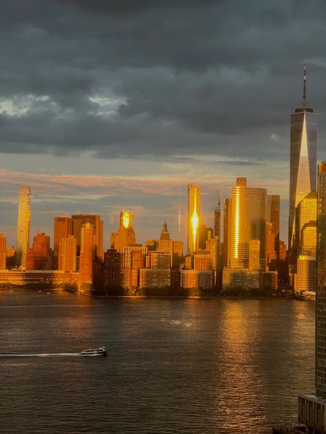 Golden hour magic in the city that never sleeps! This stunning sunset skyline of New York City is a true masterpiece. Take in the vibrant colors of the sky as they reflect off the towering skyscrapers, creating a breathtaking panorama of the city. #NYC #NewYork #sunset #skyline #cityviews #travelphotographytips Golden Hour City Photography, New York Golden Hour, Golden City Aesthetic, City Sky View, Indie Band Aesthetic, Sequence Illustration, City Golden Hour, City Sunset Aesthetic, Golden Hour City