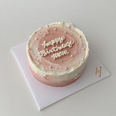 Pretty Birthday Cakes Aesthetic, Mini Bday Cake Aesthetic, Bake Cake Aesthetic, Cute Small Cake Aesthetic, Simple Aesthetic Bday Cake, Simple Pretty Cakes Aesthetic, 15 Bday Cake Aesthetic, Cute Bday Cakes Aesthetic, Aesthetic Bento Cake Birthday