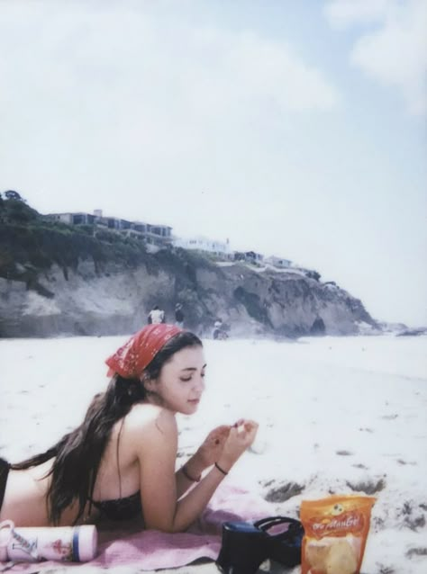 vintage bikini beach photo aesthetic 90s enya Beach Grunge Aesthetic Outfits, Hippy Beach Aesthetic, Grunge Beach Pics, Beach Grunge Aesthetic, Vintage Swimwear Aesthetic, Beach Goth Aesthetic, 90s Beach Outfit, Grunge Beach Aesthetic, Grunge Beach Outfit