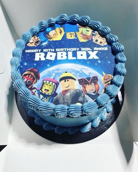 Simple Roblox Cake, Roblox Sheet Cake, Roblox Birthday Party Ideas Cakes, Roblox Cake Ideas For Boys, Roblox Pasta, Tort Roblox, Roblox Cake Boys, Roblox Themed Cake, Roblox Cake Ideas