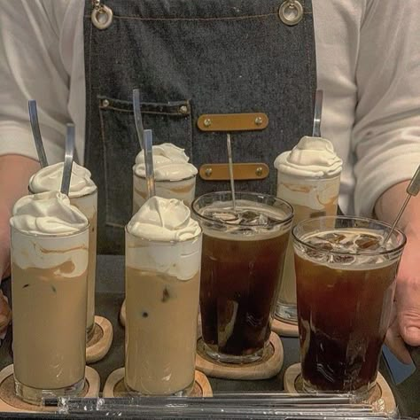 Coffee Shop Aesthetic, Think Food, Pretty Drinks, Coffee Coffee Coffee, Coffee Aesthetic, Food Obsession, Coffee Coffee, Cafe Food, Pretty Food